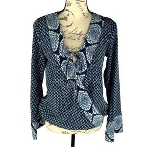 Knox Rose Womens Blue & White Long Bell Sleeve Top